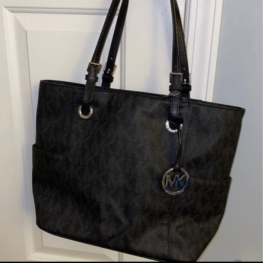 * HOLD PATTYCHI911* Black Michael Kors bag